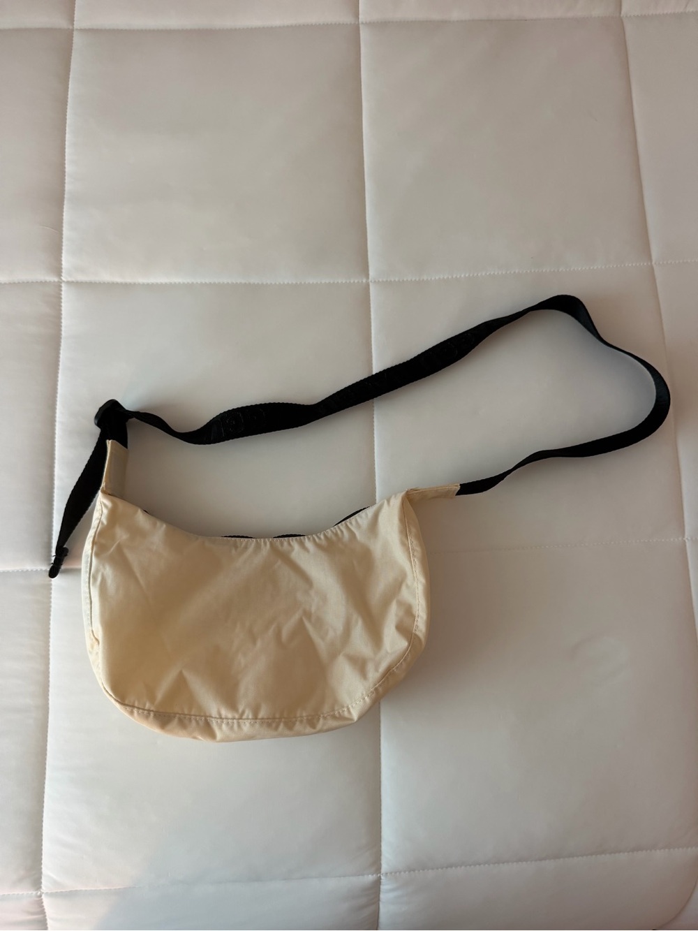 BAGGU Cream Crescent Crossbody Bag